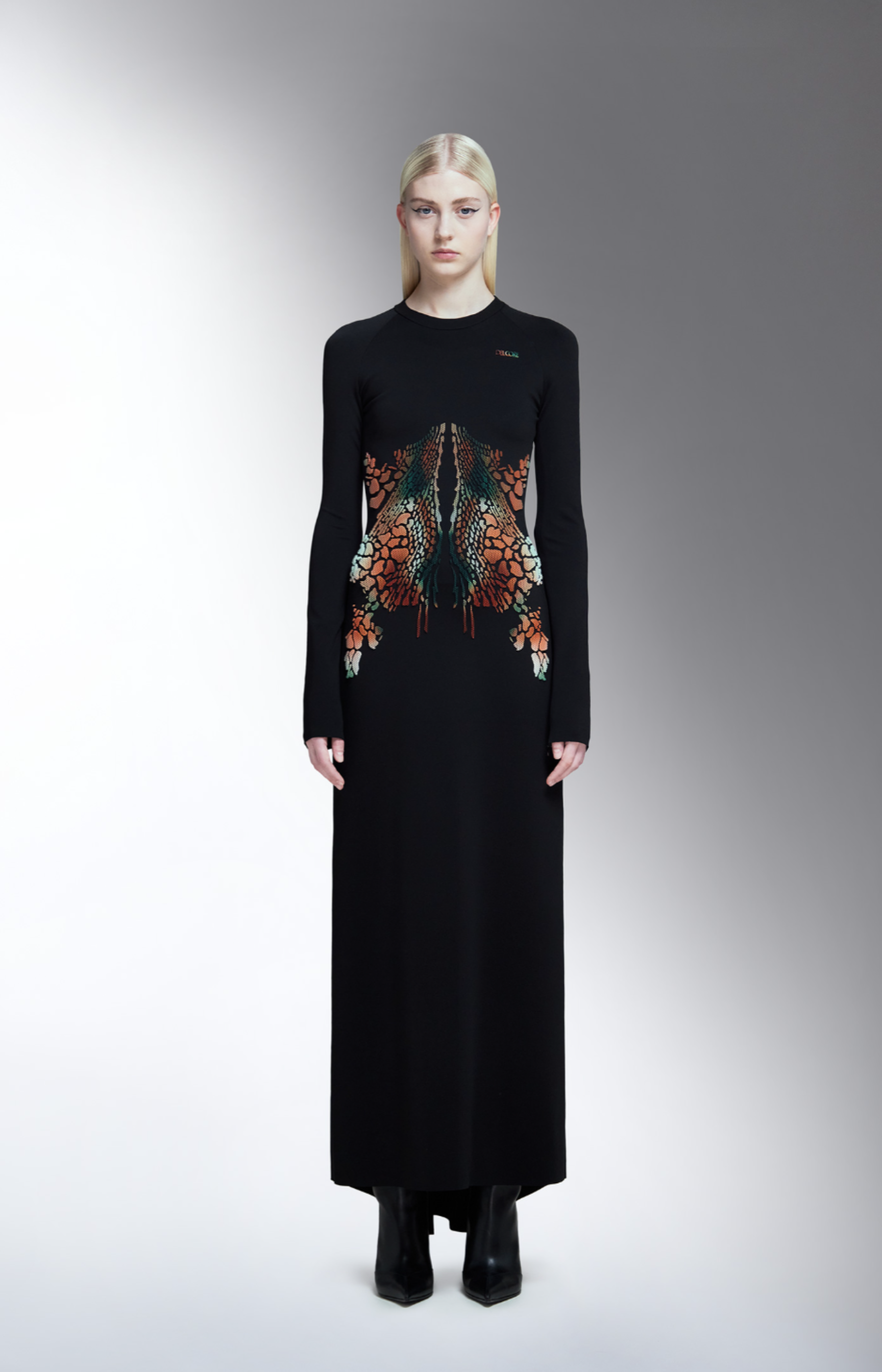 Del Core Raglan Dress With Sculpting Skirt with Logo and 3D Detail