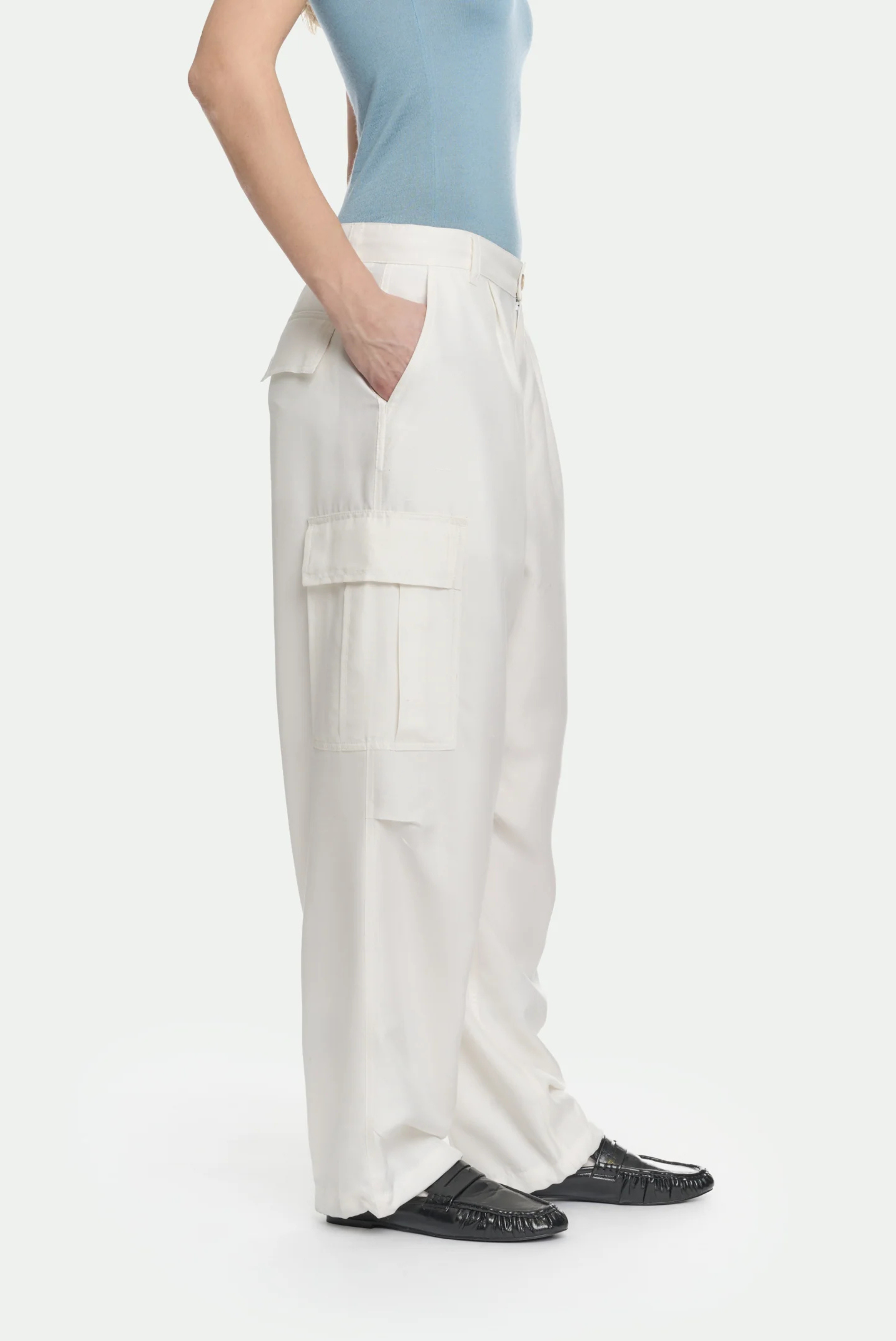 Malo Cargo Pants in Silk Salt 